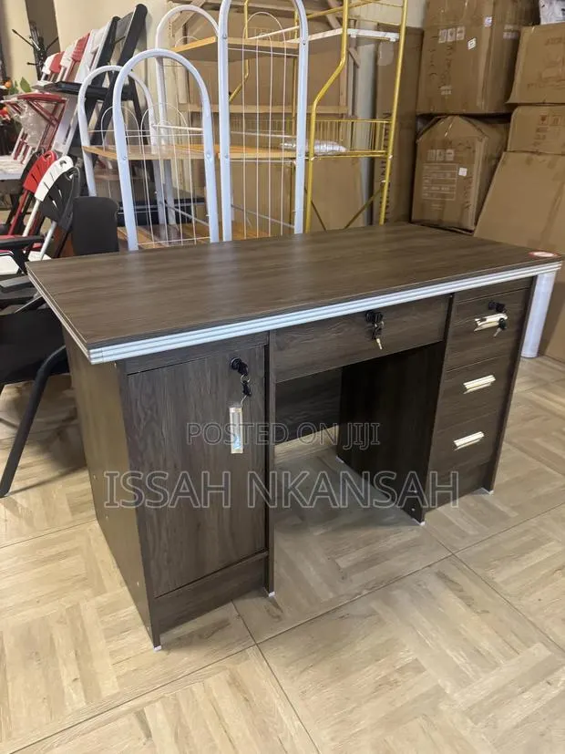 Office Table · Photo 4
