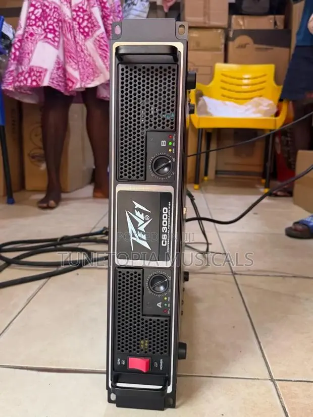 Peavey Cs 3000 Power Amplifier. · Photo 1