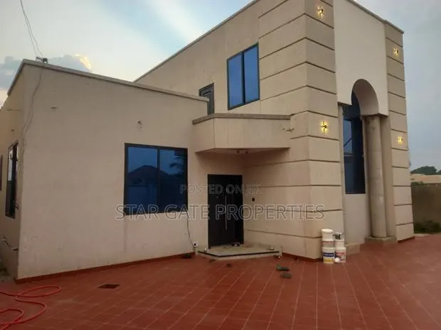 Furnished 4bdrm House in Kenyasi Adesina, Kwabre for sale · Photo 1