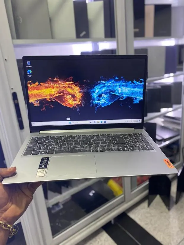 Laptop Lenovo IdeaPad 1 4GB Intel SSD 256GB · Photo 1