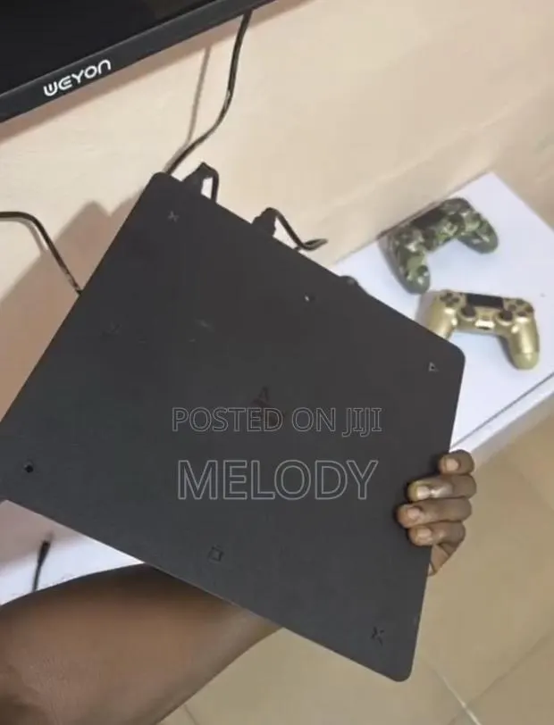Ps4 Slim With One Controller · Photo 1