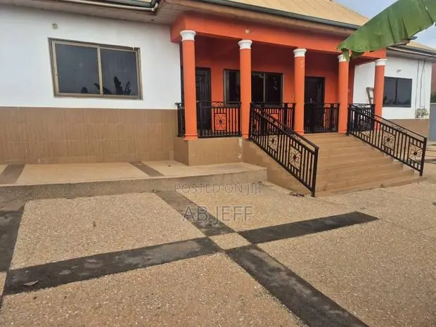 5bdrm House in Apire Ampatia, Atwima Kwanwoma for rent · Photo 1