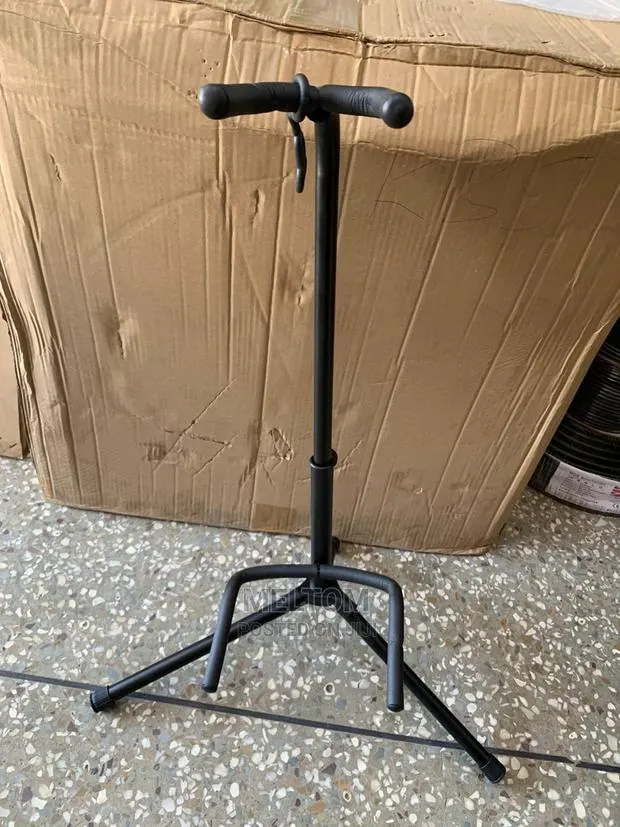 Standard Guitar Stand · Photo 1