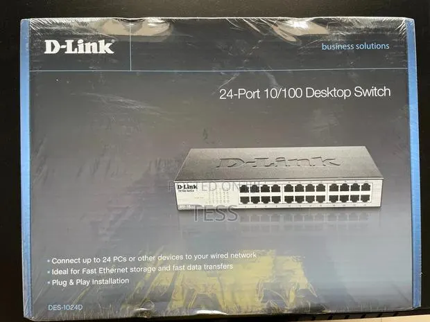 D-Link 24 Ports Switch Des-1024d · Photo 1