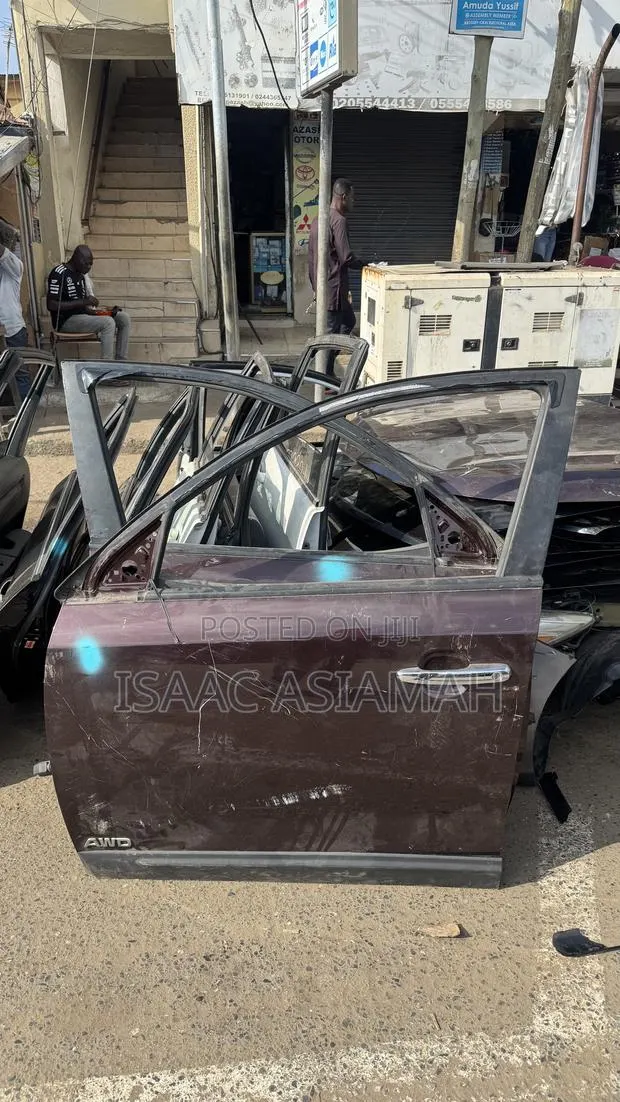 Kia Sorento 2010,2011,2012,2013,2014,2015 Front and Back Doors Set · Photo 1