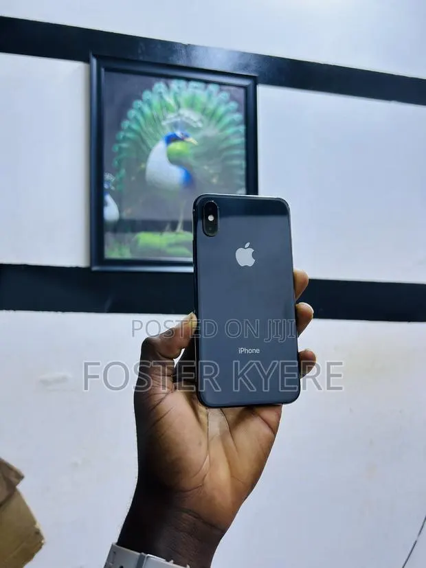 Apple iPhone X 64 GB Black · Photo 1