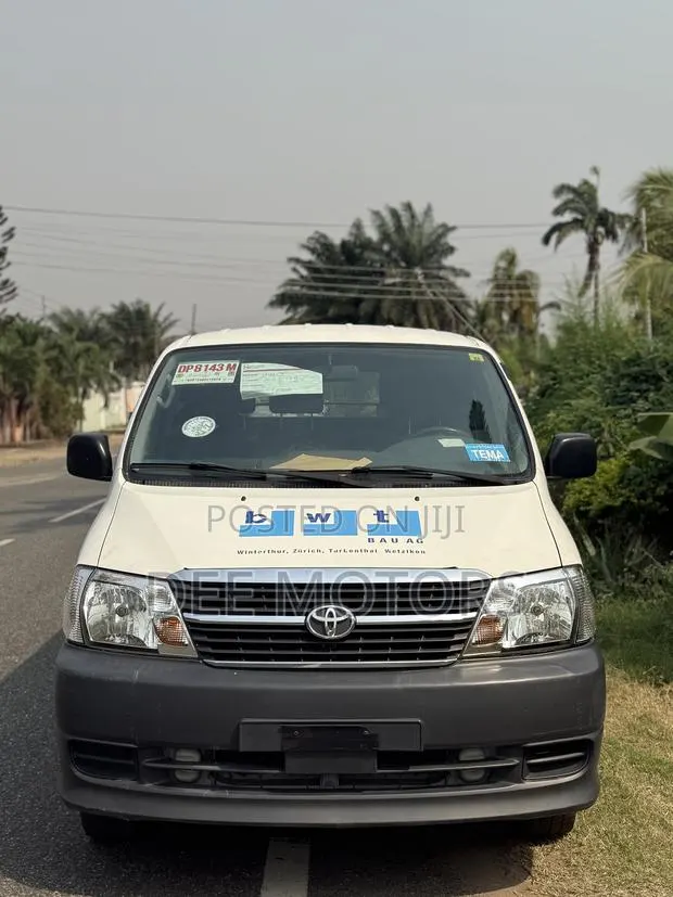 Toyota HiAce 2013 White · Photo 1