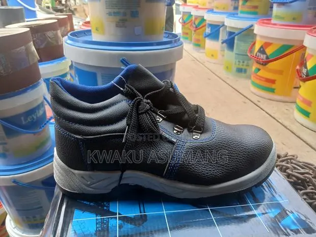 Safety Boots · Photo 1