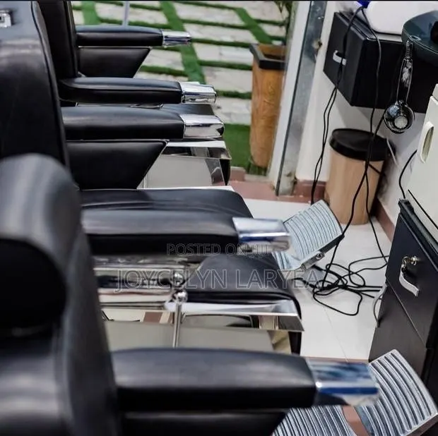 Barbershop/Salon. Entire Things for Sale While Shop Is for Rent. · Photo 1