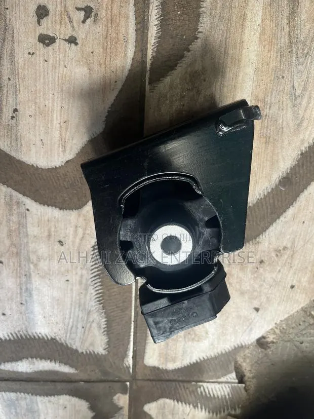 Toyota Corolla 2014 to 2018 Engine Seat Front · Photo 1