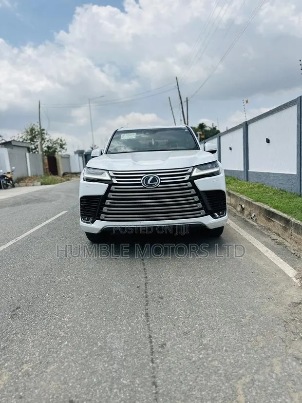 Lexus LS 2023 White · Photo 1