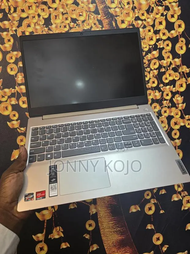 Laptop Lenovo Ideapad 3 8GB AMD Ryzen 5 SSD 256GB · Photo 1