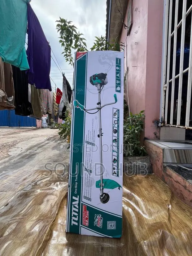 Total Gasoline Trimmer and Brush Cutter · Photo 1