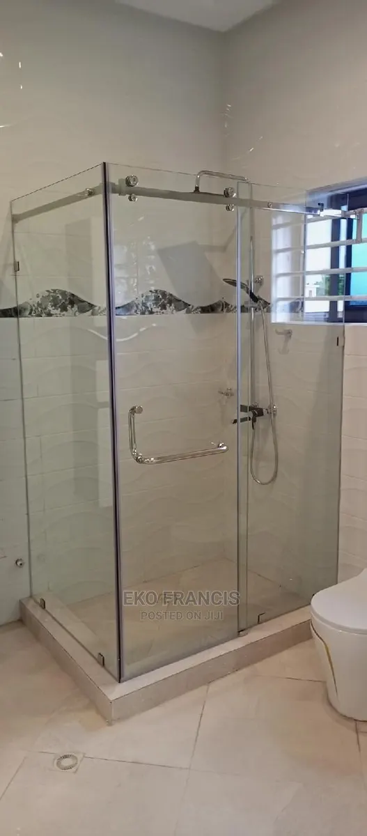 Shower Screen · Photo 1
