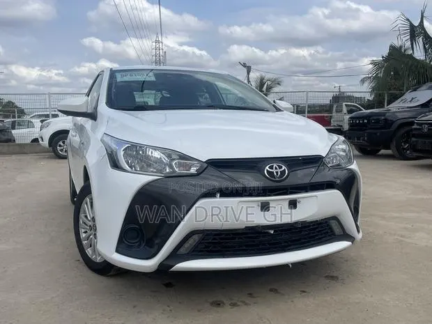 Toyota Yaris L Hatchback 5dr 2017 White · Photo 1