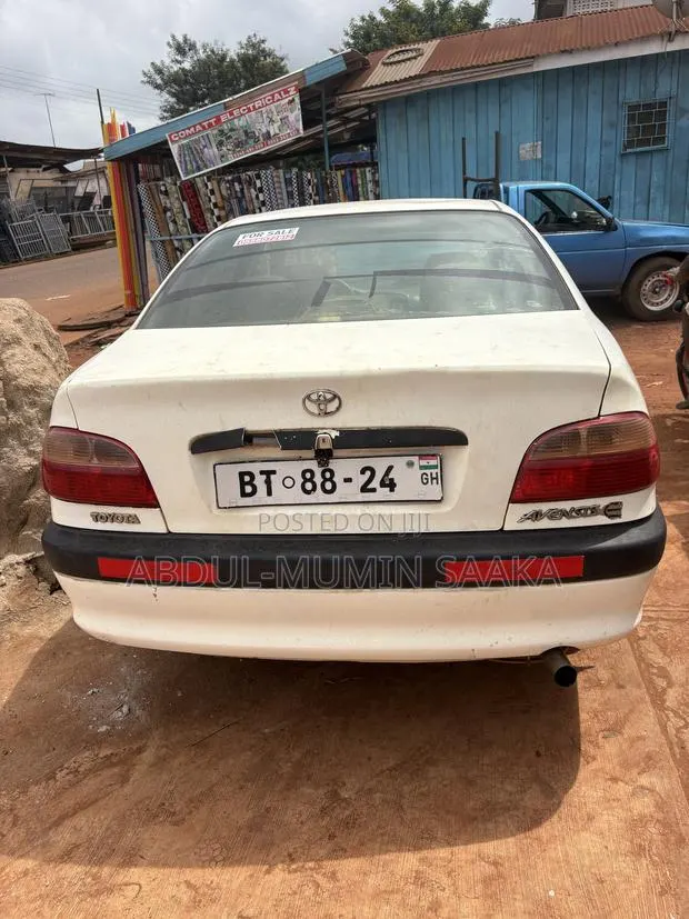 Toyota Avensis 1.8 VVT-i 2006 White · Photo 1