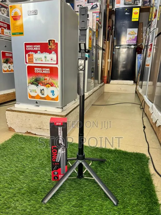 1.8 Meter Stable Selfie Stick · Photo 1