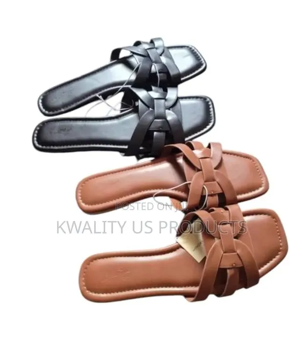 Universal Thread Ladies Slippers From the Us · Photo 1
