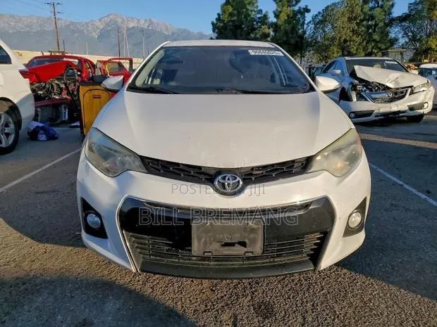 Toyota Corolla 2016 White · Photo 1