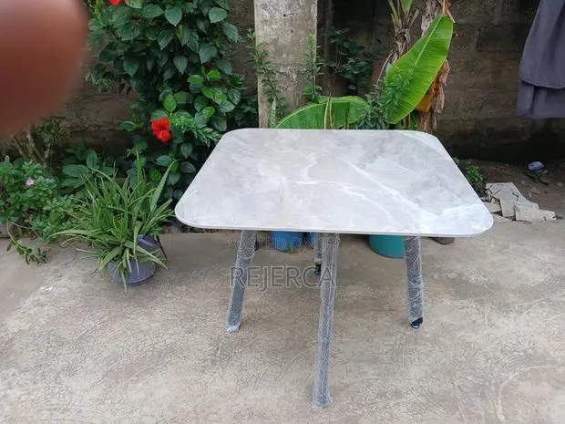 Marble Dinning Table · Photo 1