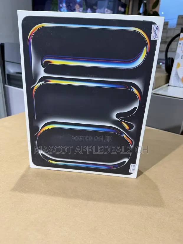 New Apple iPad Pro 13 (2025) 256 GB Gray · Photo 1