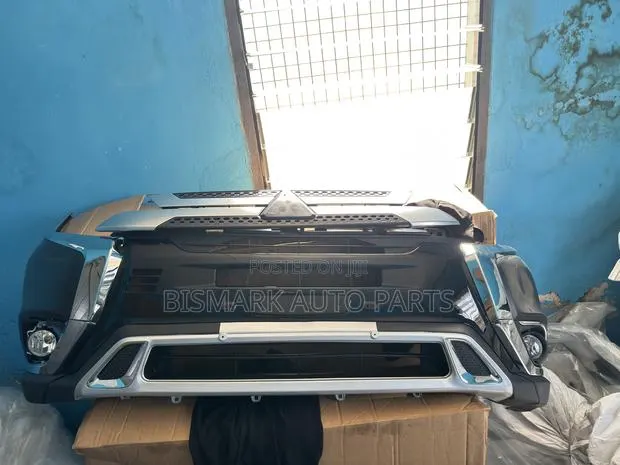 Mitsubishi Outlander 2019 2020 2021 Front Bumper Complete · Photo 1