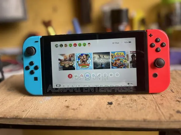 Nintendo Switch Standard With 10 Games · Photo 1