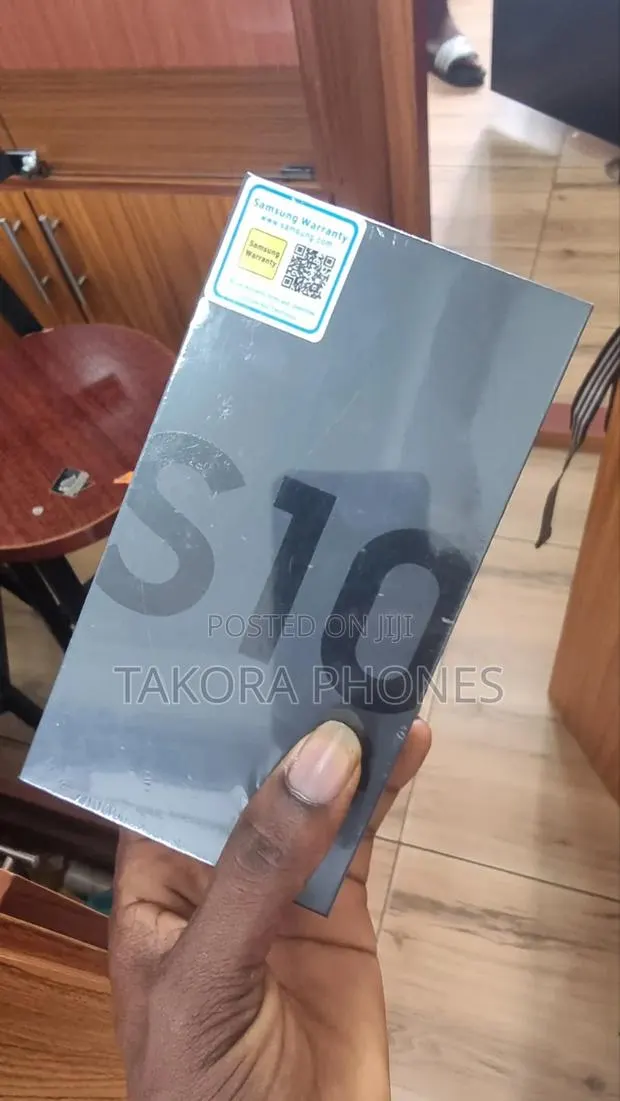 New Samsung Galaxy S10 128 GB Black · Photo 1