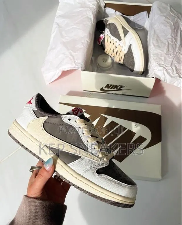 Nike Air Jordan 1 Low Travis Scott Reverse Mocha · Photo 1