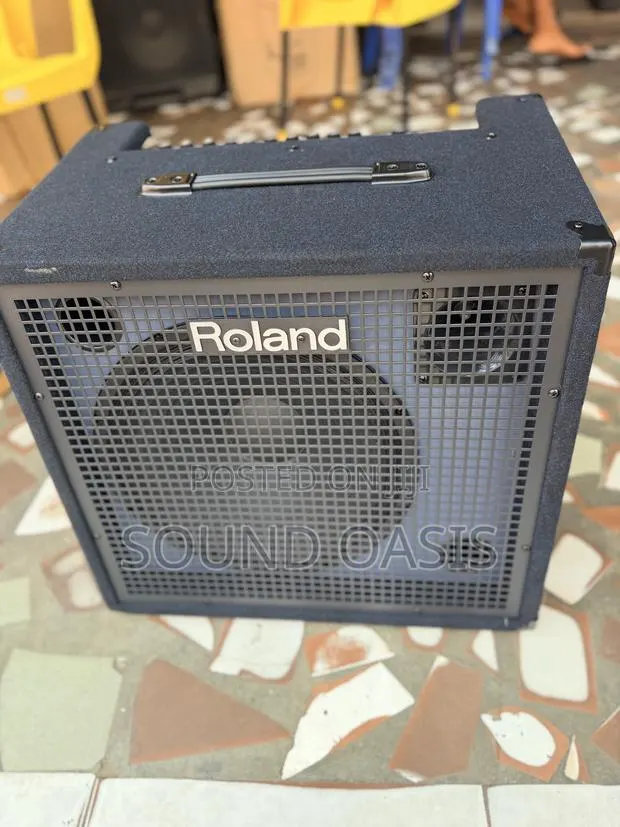 Roland Kc-600 - 200-Watt 15-Inch Keyboard Amplifier · Photo 1