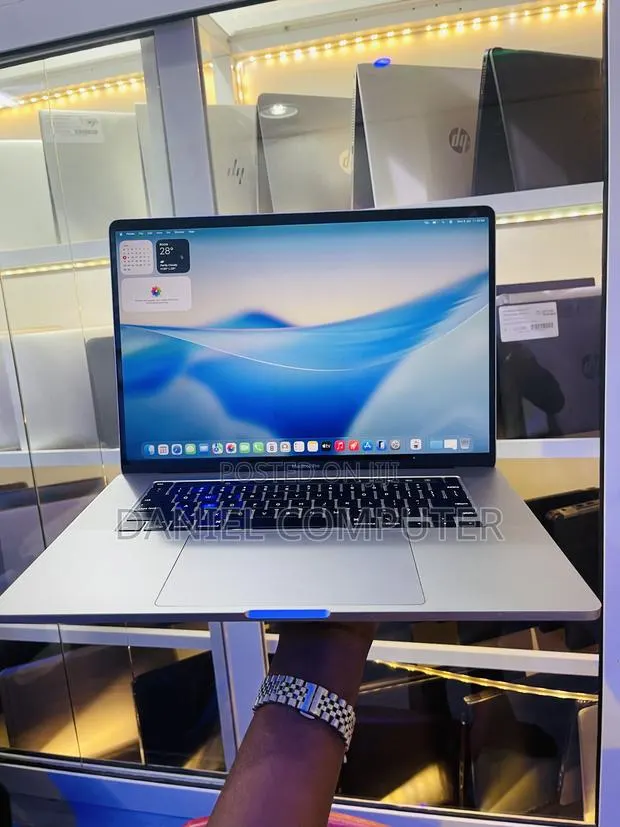 Laptop Apple MacBook Pro 2019 16GB Intel Core i7 SSD 512GB · Photo 1