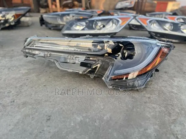 Toyota Corolla 2020 Headlight LE · Photo 1