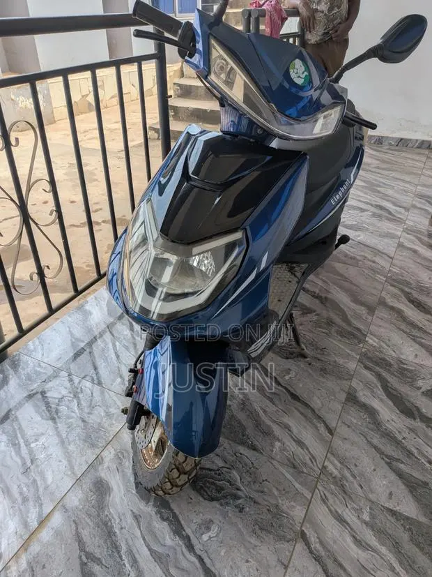 Motorcycle 2025 Blue · Photo 1