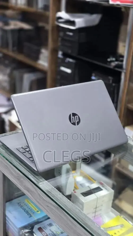 Laptop HP 250 G6 8GB AMD SSD 128GB · Photo 1