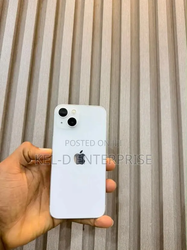 Apple iPhone 13 128 GB · Photo 1