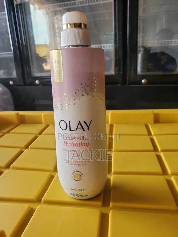 Olay Hydrating Body Wash · Photo 1