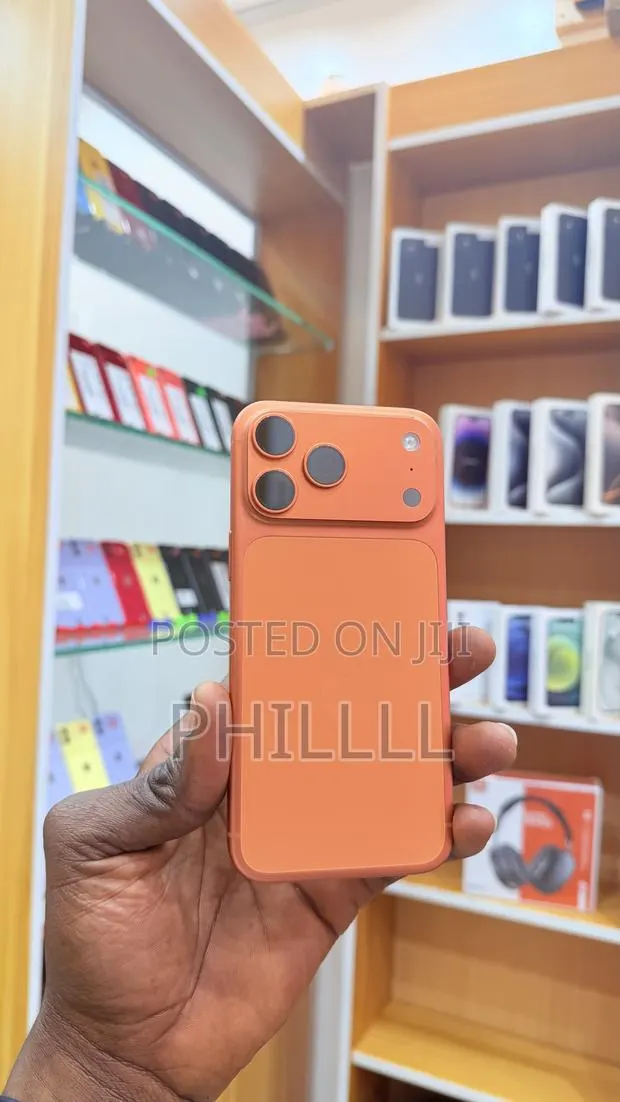 Apple iPhone 17 Pro Max 256 GB Orange · Photo 1