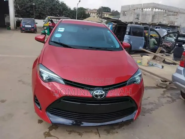 Toyota Corolla 2017 Red · Photo 1