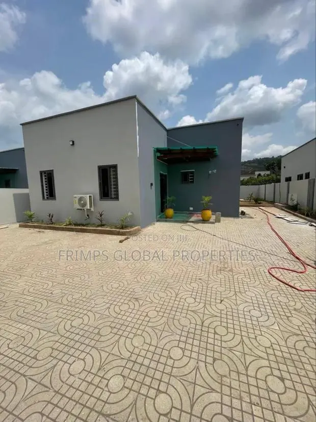 3bdrm House in Akuapim North for sale · Photo 1