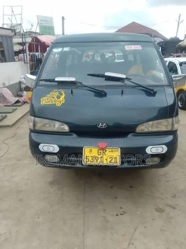 Hyundai H-100 2002 Green · Photo 1