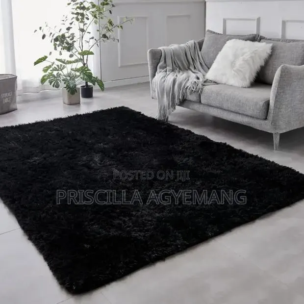 Beautiful Plain Black Fluffy Carpet · Photo 1