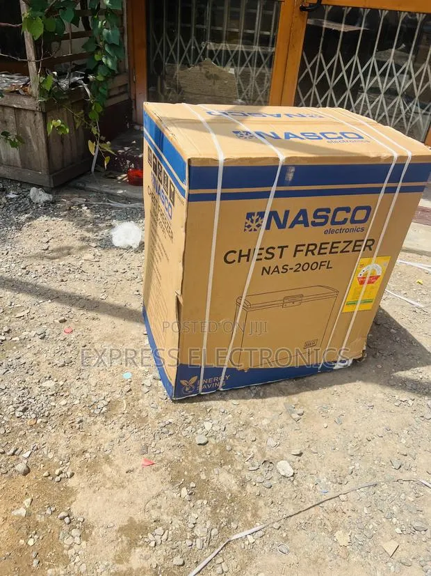 Ultra Sleek Gold Chest Freezer Nasco NAS-200fl · Photo 1