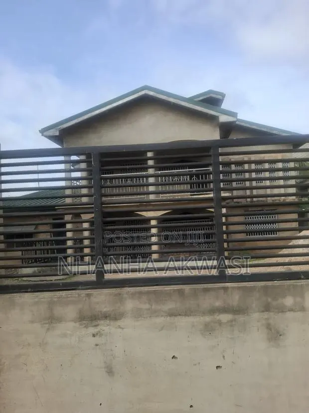 5bdrm House in Klagon, Tema Metropolitan for sale · Photo 1