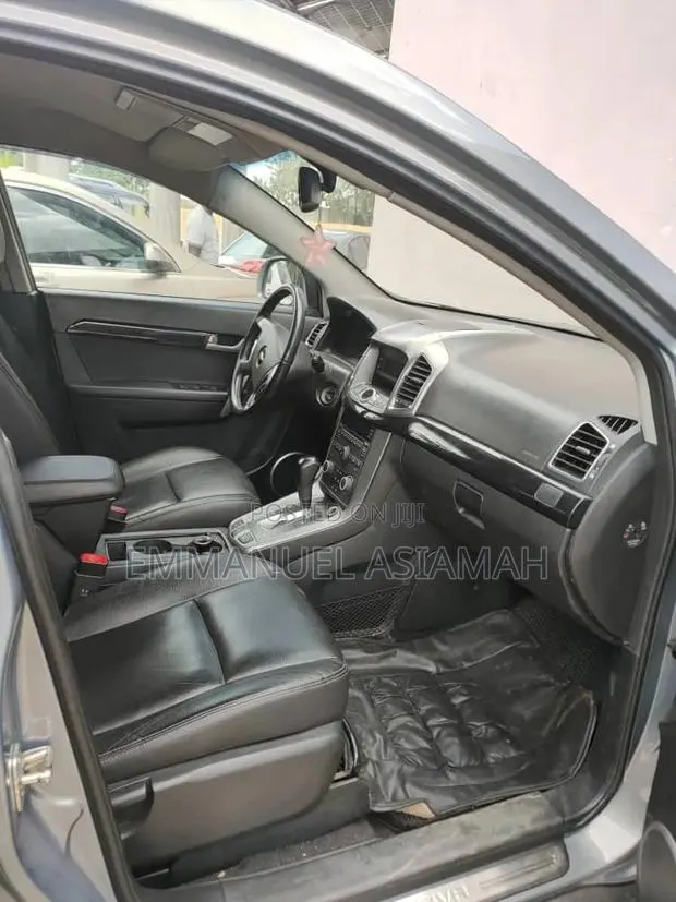 Chevrolet Captiva 2011 Gray · Photo 1