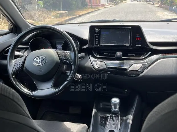 Toyota C-HR 2017 Blue · Photo 1