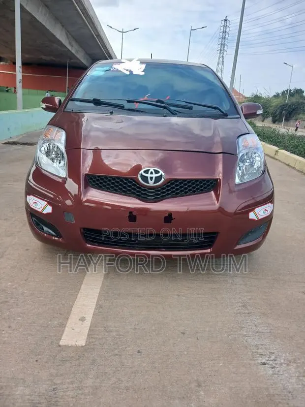 Toyota Vitz 2010 Brown · Photo 1