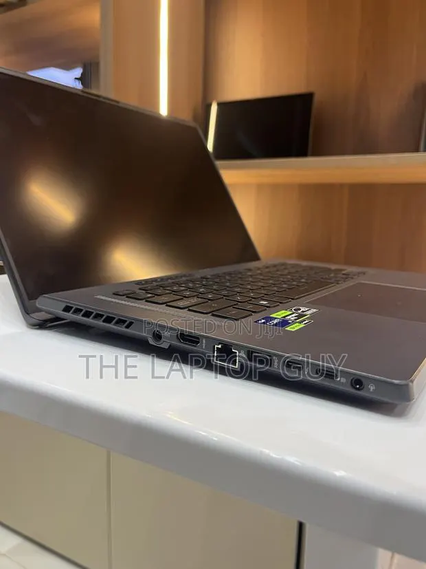 Laptop Asus ROG Zephyrus G16 16GB Intel Core i9 SSD 1T · Photo 1