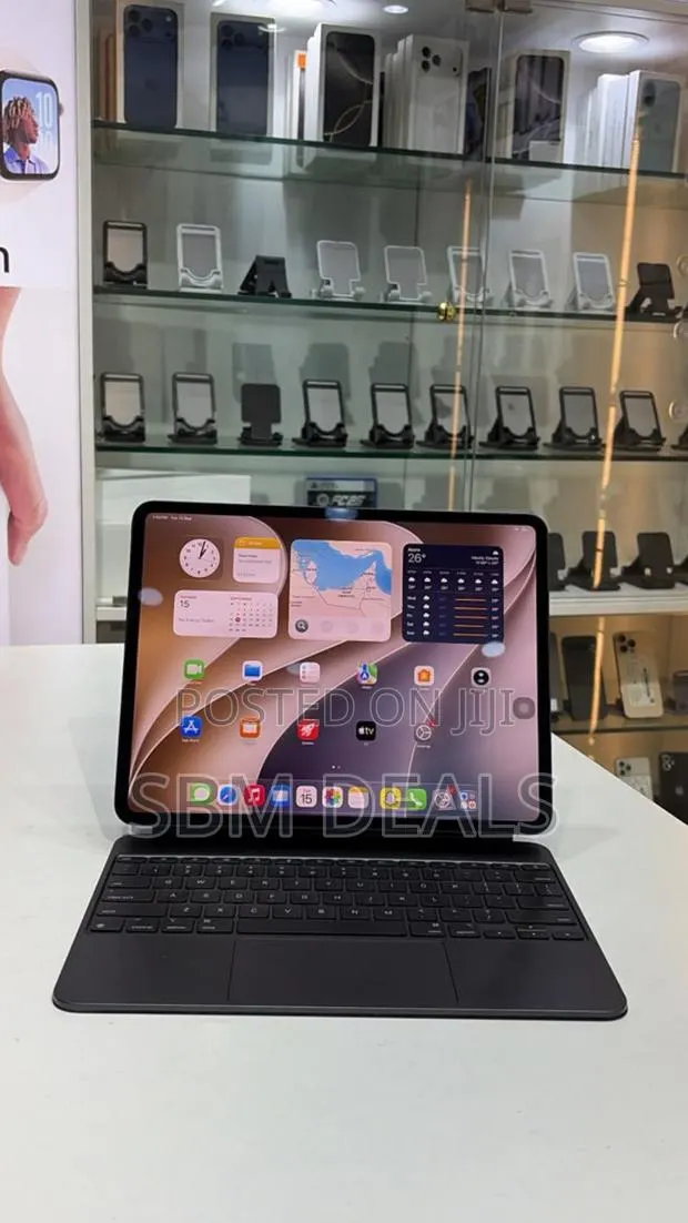 Apple iPad Pro 13 (2025) 256 GB Black · Photo 1