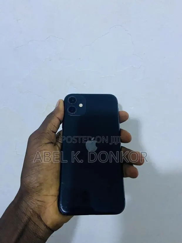 Apple iPhone 11 128 GB Black · Photo 1