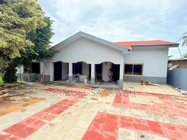 3bdrm Block of Flats in Awoshei Onyinase, Mangoase for rent · Photo 1